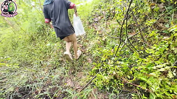 Thai Girl Pees In The Woods Then Flashes Her Wet Pussy By The Roadside In 4k