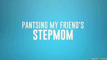 Unzipping My Buddy’s Stepmom – That Hollywood Booty Is Begging For It – Full Brazzers Stream On Zzfull.com/groc