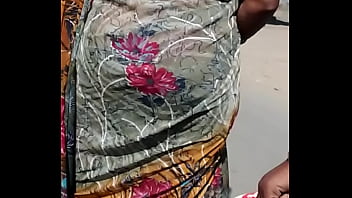 Saree-clad Sizzling Hot Ass